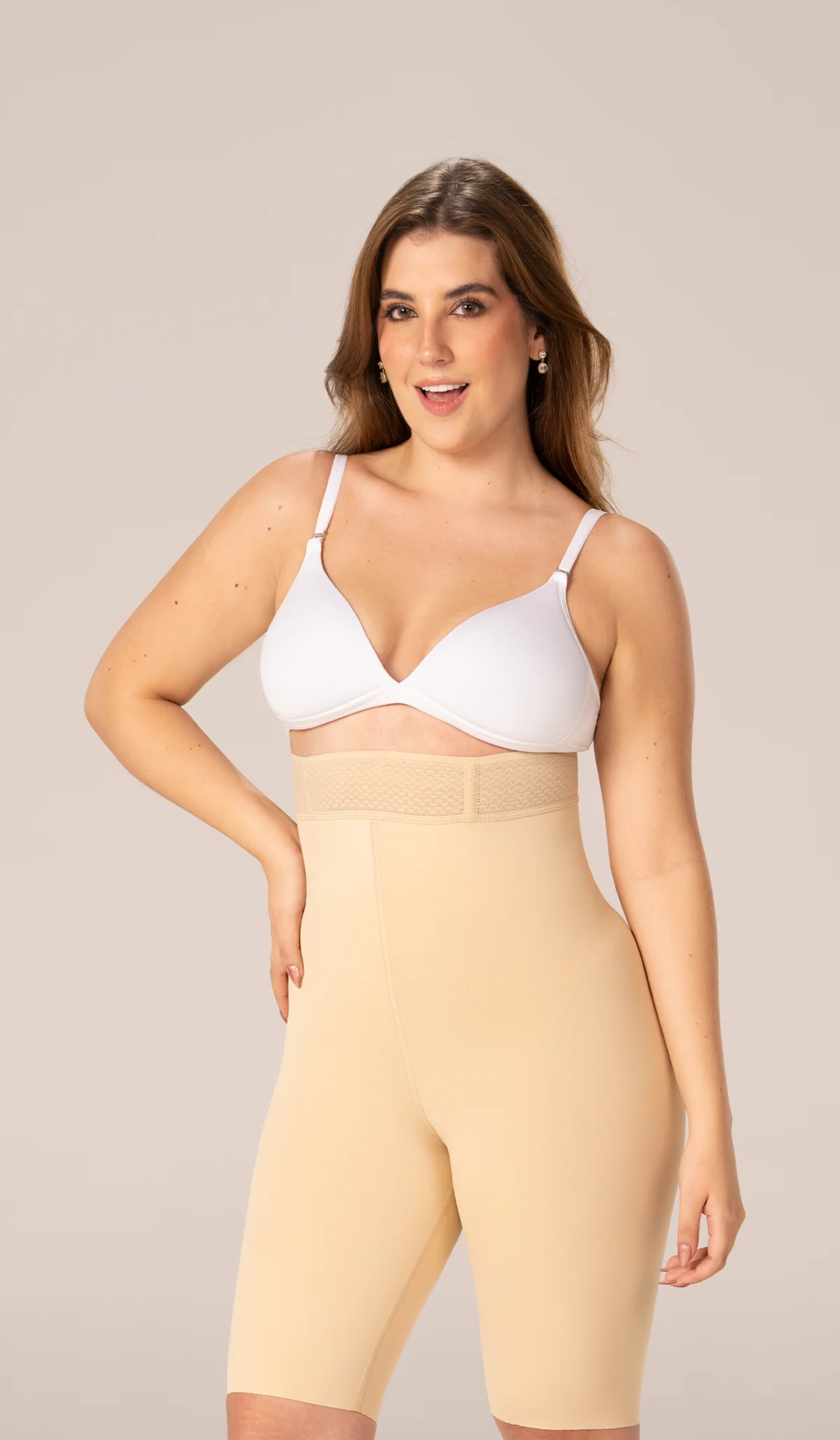 SXA06313 Short pierna larga, talle alto, glúteos prehormados (Beige)